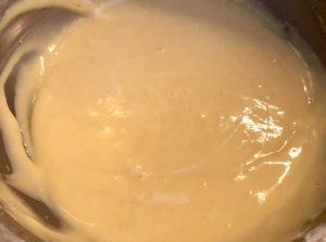 Łączenie masy żółtkowej z pianą