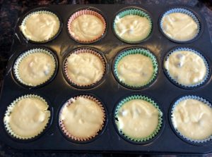 Jogurtowe babeczki z owocami i czekoladą - 2D346231 65DF 4F88 8F65 4E241D125165