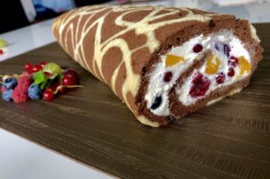 delikatna rolada biszkoptowa