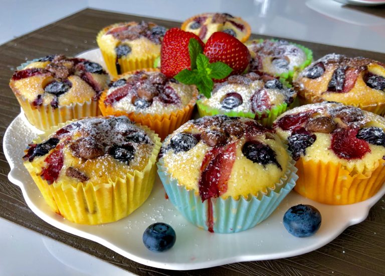 Jogurtowe babeczki z owocami i czekoladą - AEDEE04B DDD6 44C8 BECC 700AFC7F0FD6