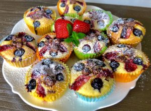 Jogurtowe babeczki z owocami i czekoladą - C2FFE8CD 6600 44AF A4DA 0E4EA02FA087