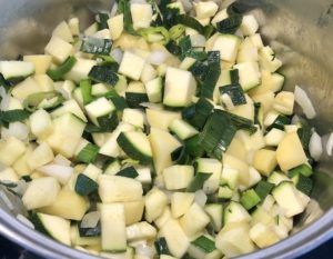 Kremowa zupa z cukinią i grzankami - E107C151 BC99 4B8C 897F 54F983A87403