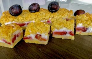 Kruche ciasto z kokosową bezą i śliwkami - AE3CE950 12D6 432A B20B 23FBEAAF9D5C