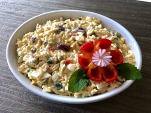 gotowa kolorowa sałatka z ryżem