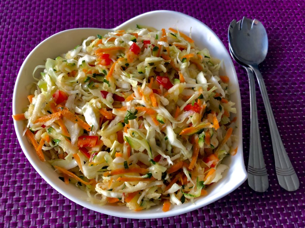 Surówka z białej kapusty i cukinii