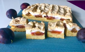 Kruche ciasto z budyniem, śliwkami i bezą - 75317C23 D7E8 4F3B 9947 52DB52507DD2