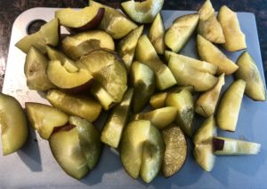 Kruche ciasto z budyniem, śliwkami i bezą - 8C2620E8 7E16 4B29 AB3D 4F360B5F1FEC