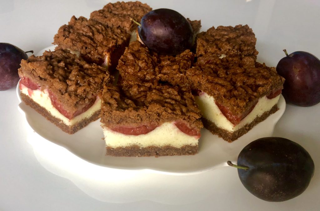 Grysikowiec ze śliwkami