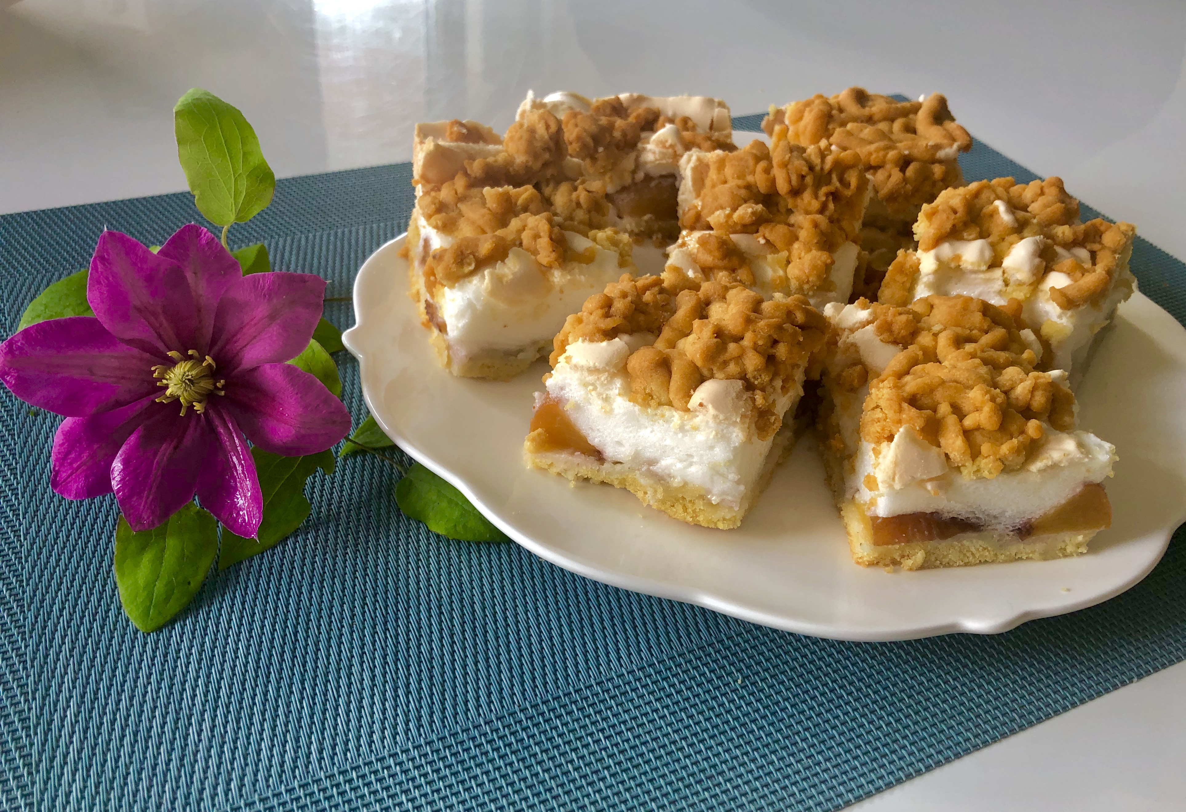 Kruche ciasto z brzoskwiniami i bezą - 69783E7A A5BD 4560 A046 2E2AF7D6E933