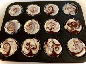 Babeczki czekoladowe z nadzieniem serowo-dyniowym - 4DDA7794 657A 452A 85AE 7795DCE06148 e1573033689614