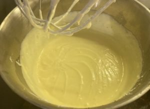 Masa serowa przygotowana do zalania kulek makowych