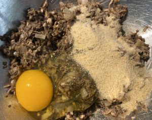 Farsz pieczarkowy do rolady serowej z polędwiczką wieprzową