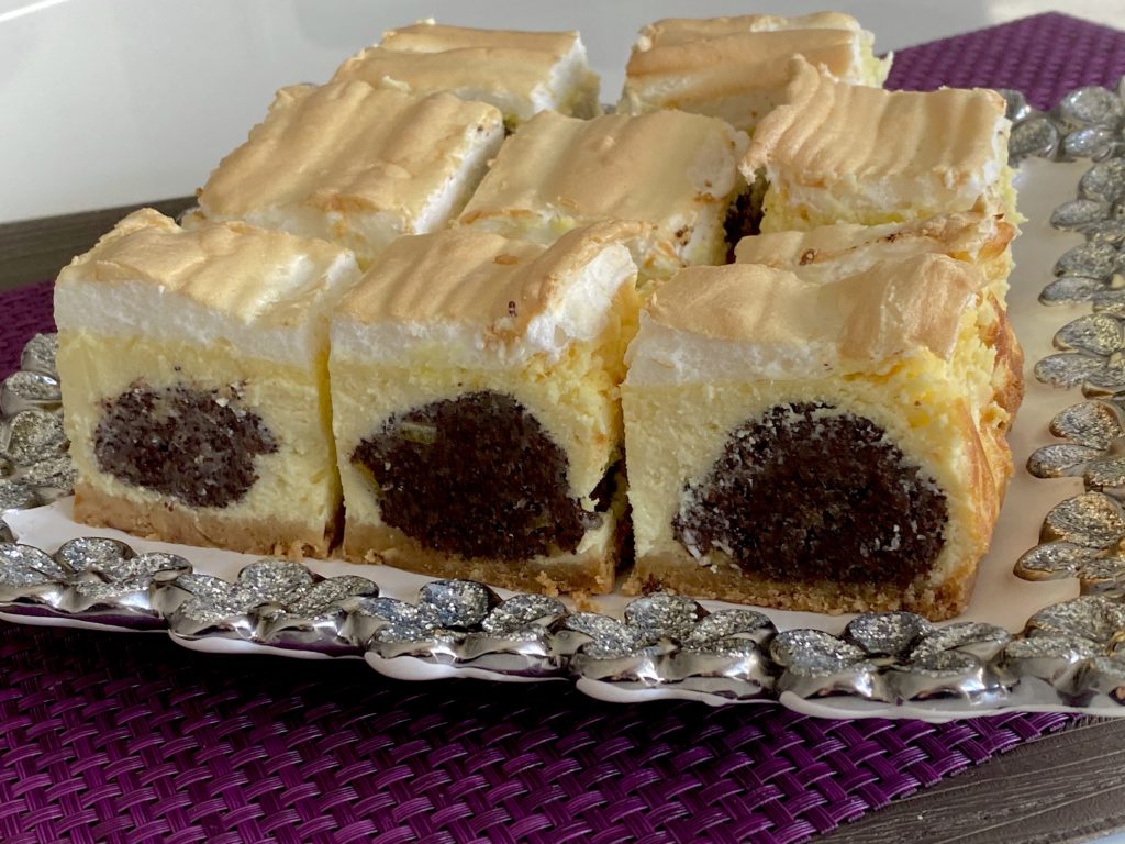 sernik z kulkami makowymi