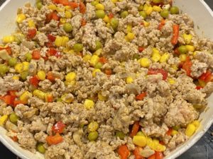 Mięso z warzywami jako baza pod zapiekankę pasterską