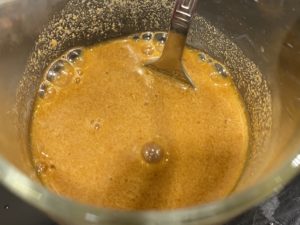 Zagęszczanie sosu do pikantnego kurczaka