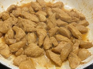 Smażenie kurczaka na patelni