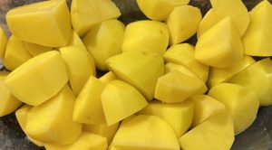 Jednogarnkowy obiad z piekarnika: kurczak pieczony z warzywami - 5C0C0247 1E20 4A08 9C2A B78AF8597AAB scaled e1580036142693