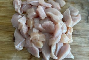 Przygotowanie mięsa na pikantny kurczak