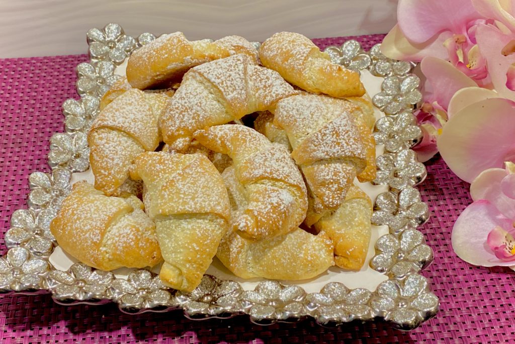 Rogaliki serowe z czekoladą