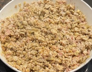 Smażone mięso mielone do zapiekanki pasterskiej