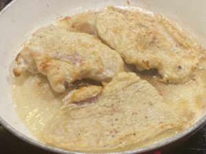 Kurczak smażony na złoty kolor