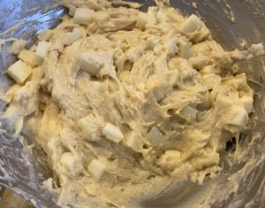 Łączenie jabłek z masą na szybkie ciasteczka szarlotki