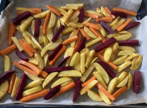 Warzywne frytki jako dodatek do pstrąga