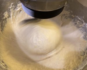 wyrabianie ciasta na pączki na piwie przepis