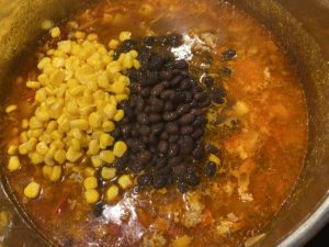 Kukurydza i fasola w zupie mexico