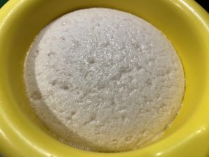 wyrośnięty rozczyn do pysznych pączków na piwie