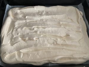 Malinowa rolada bezowa z kremem mascarpone - 06472FE8 99DE 4C02 B486 E870AB4C2640