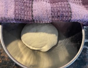 wyrastanie ciasta na precle