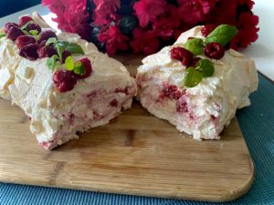 Malinowa rolada bezowa z kremem mascarpone - 8D5FE978 DB3D 41E1 83AF 4ECF501D8F11