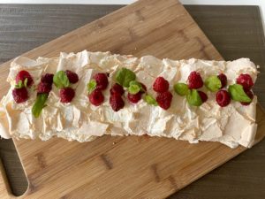 Malinowa rolada bezowa z kremem mascarpone - 94AD1BA8 E618 4A34 9738 B54D45BE65C7