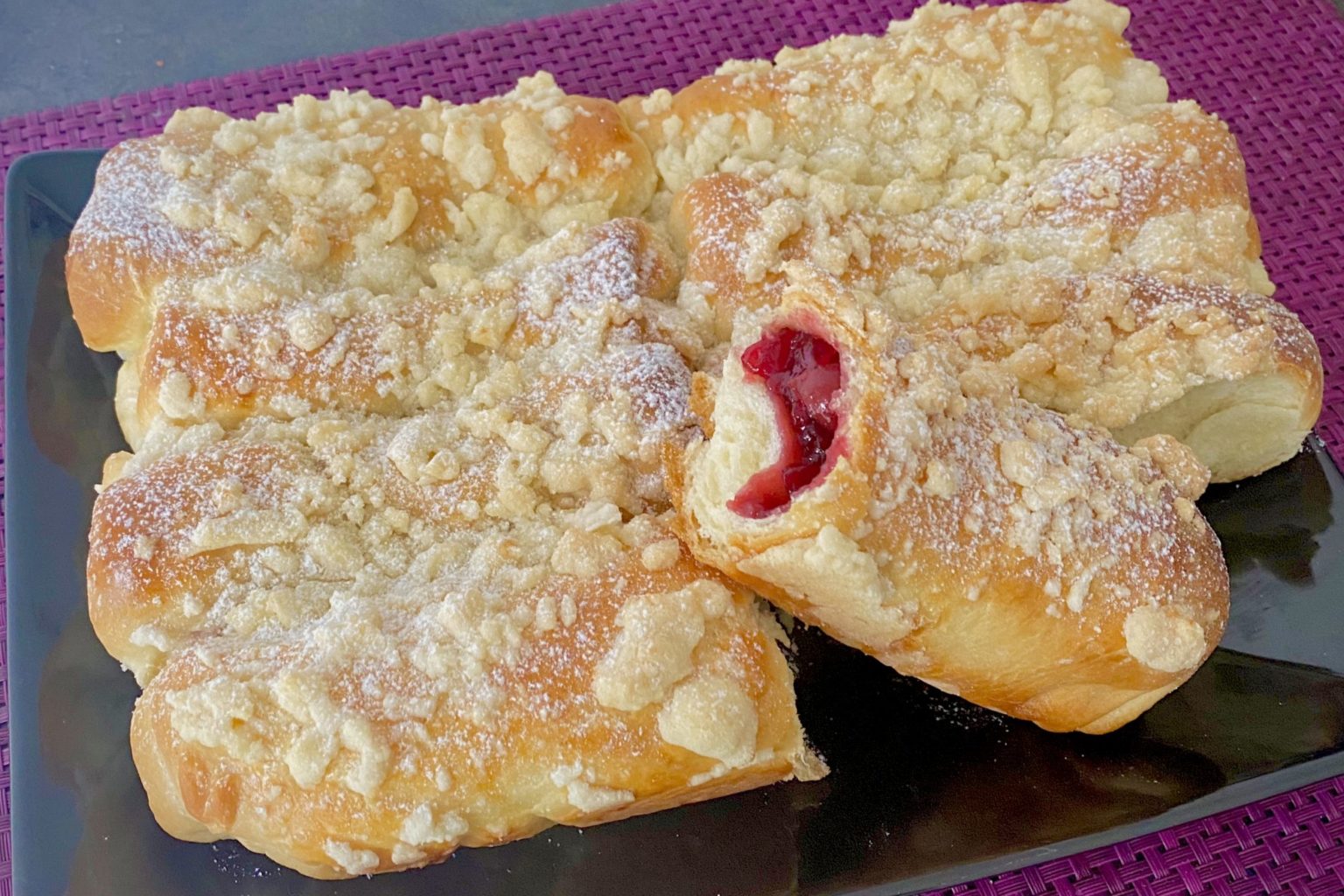 słodkie bułki drożdżowe