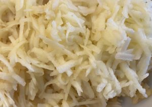 Ciasto sypane z jabłkami - EA32C48C 0A10 47DC 90D8 3CB296C04883 scaled e1585419063153