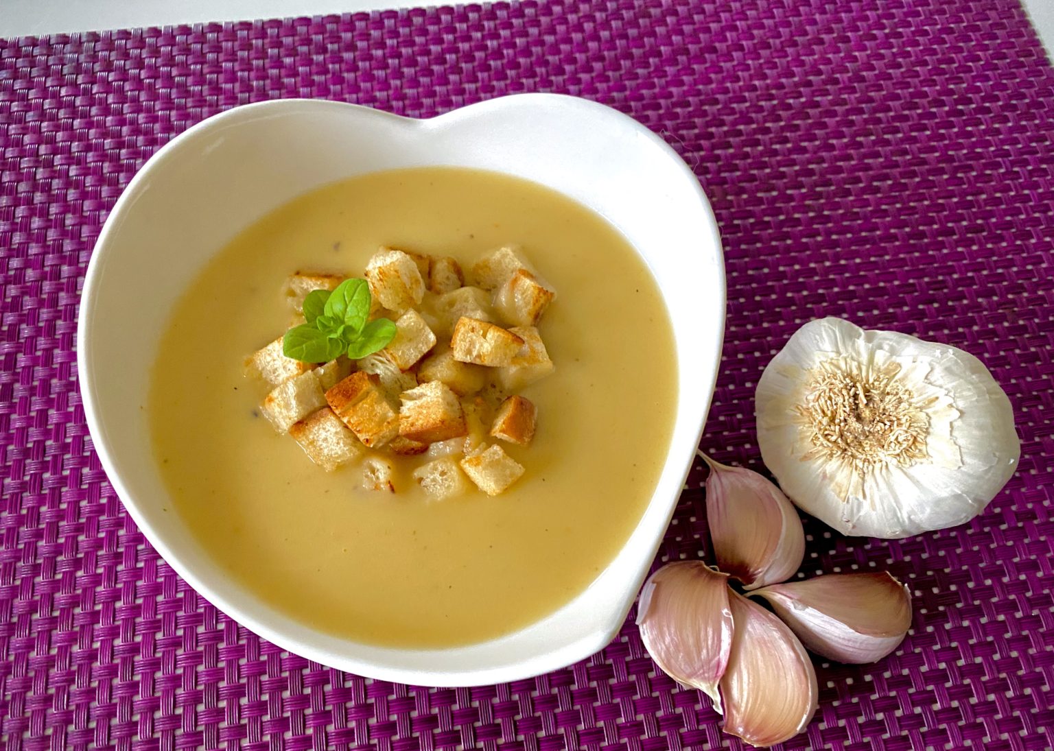 przepis na kremową zupę czosnkową