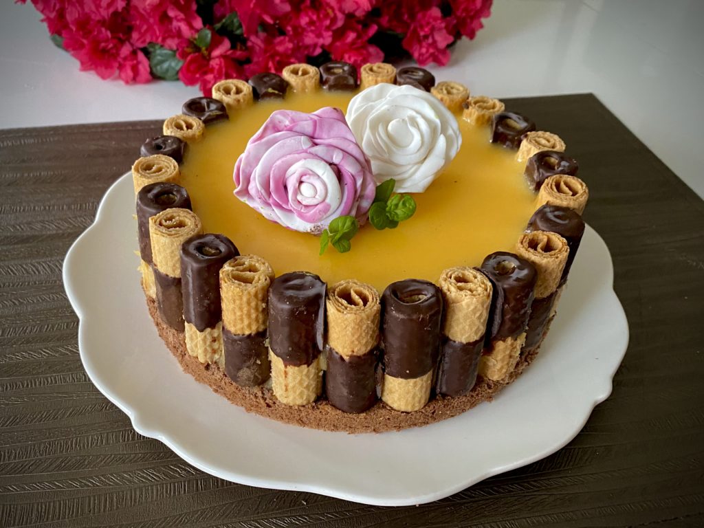 Torcik brzoskwiniowo-ajerkoniakowy