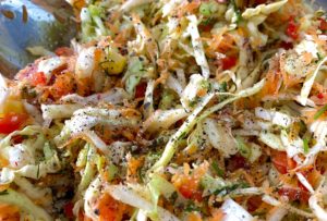 Łączenie sosu z warzywami