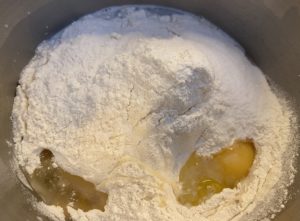 Bułeczki z serem i parówką - 1DDBD2CF 5F1E 4F9C 83F1 80CD6ECAD496