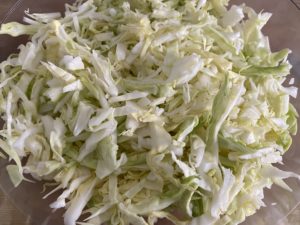 Surówka z młodej kapusty z kukurydzą i papryką - 4B0B88FE 0E15 43B3 A468 10C2B9DD31B2