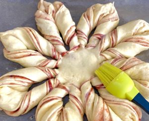 Wiosenny kwiatek drożdżowy z powidłami - 69EE5873 B8E6 4032 B35F 2EEAAB70F3EA