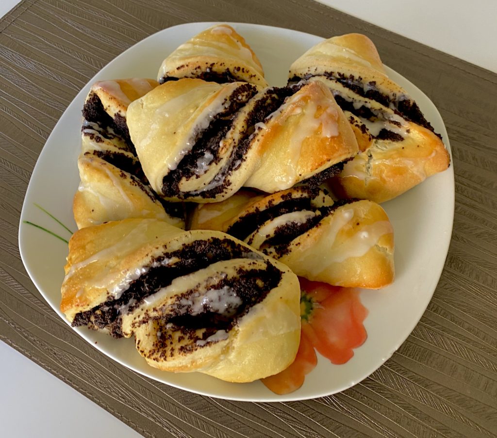 Zakręcone drożdżówki z makiem