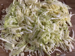 Surówka z młodej kapusty z kukurydzą i papryką - A9B0449D C01F 42F7 BC8C E8F7BEE409C6