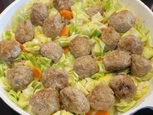 Wiosenny garnek czyli klopsiki z młodą kapustą - B3F6FD80 84B0 4078 A643 ED6B87ECDAF0