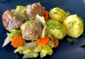 Wiosenny garnek czyli klopsiki z młodą kapustą - E14391E3 9DD0 4141 960A 0394DFEE5C1D