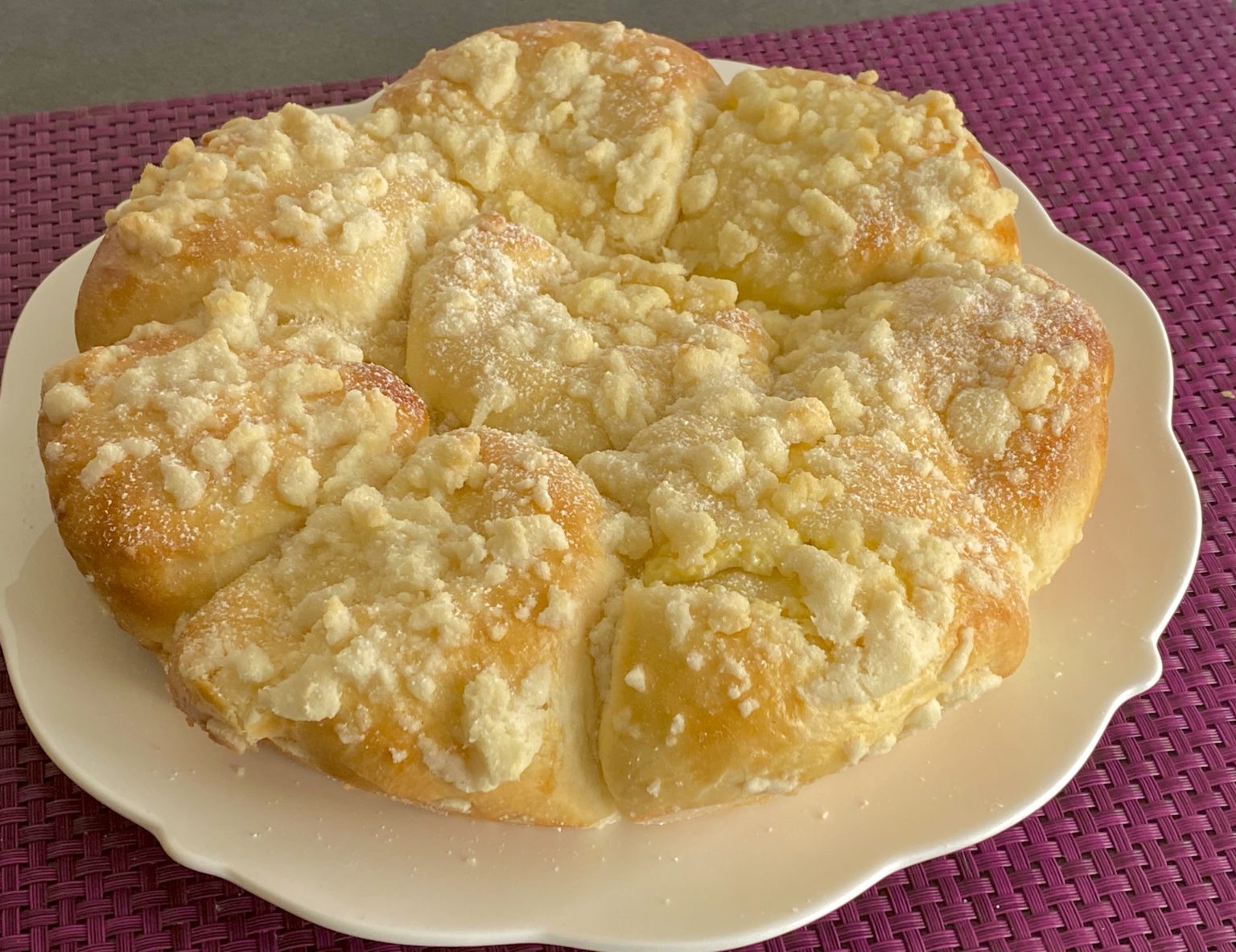 Odrywane bułeczki z serkiem i kruszonką - F8DC25B1 7DB9 4AD0 844F 5D828DC2E796