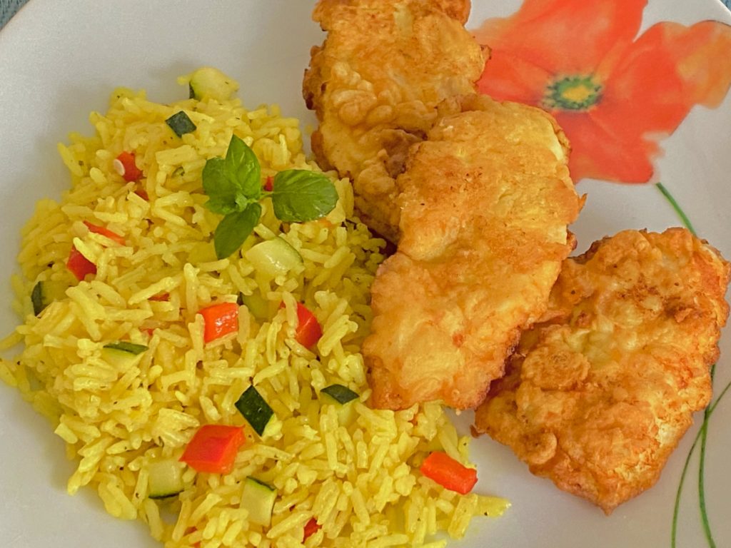 Chrupiące kotleciki curry i risotto z warzywami