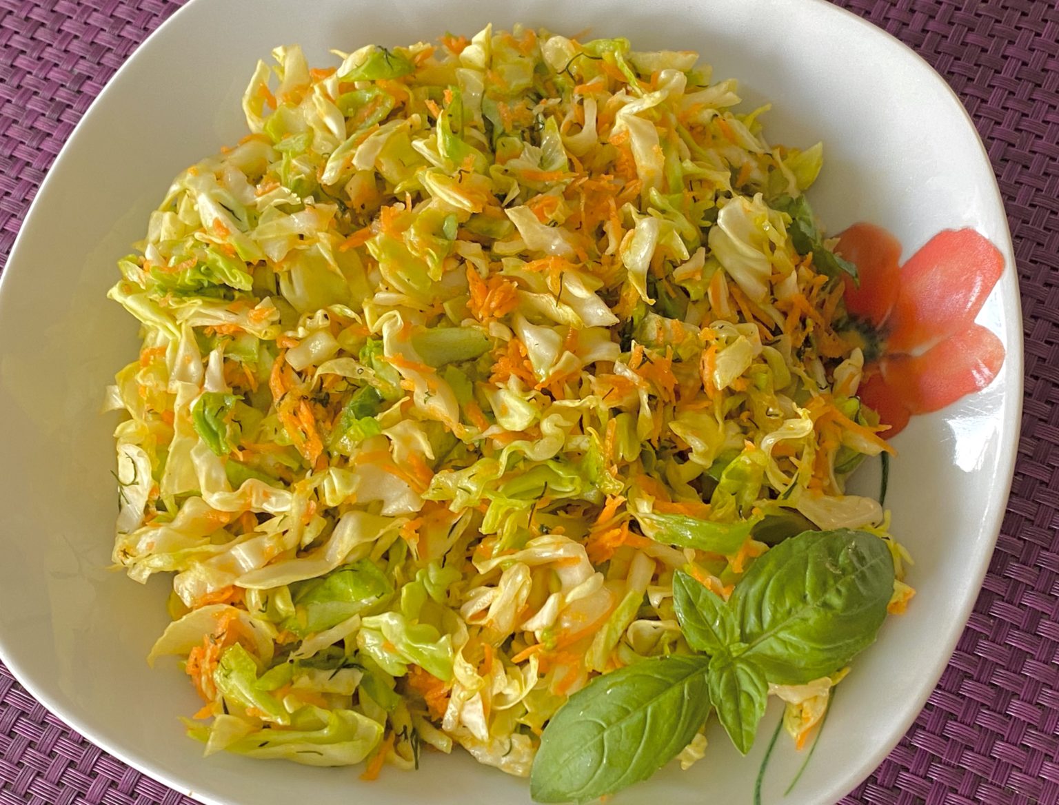 Pyszna surówka z wczesnej kapusty - B873D359 4C57 4FD7 8AC5 98CBD372A46A