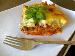 Lazania z cukinią - Pyszna i prosta mięsno-warzywna zapiekanka. Super obiad dla całej rodziny